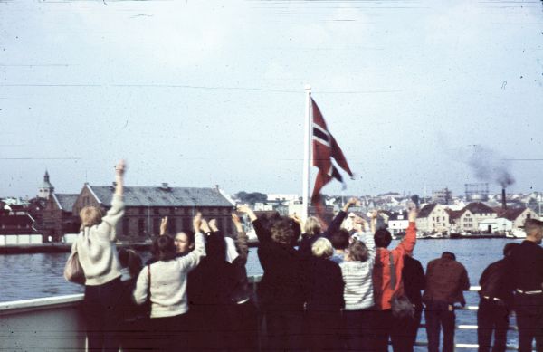 1959-06-05 Stavanger Havn
Afrejse fra Stavanger med bÃ¥den Sand 
Nøgleord: lejrskole
