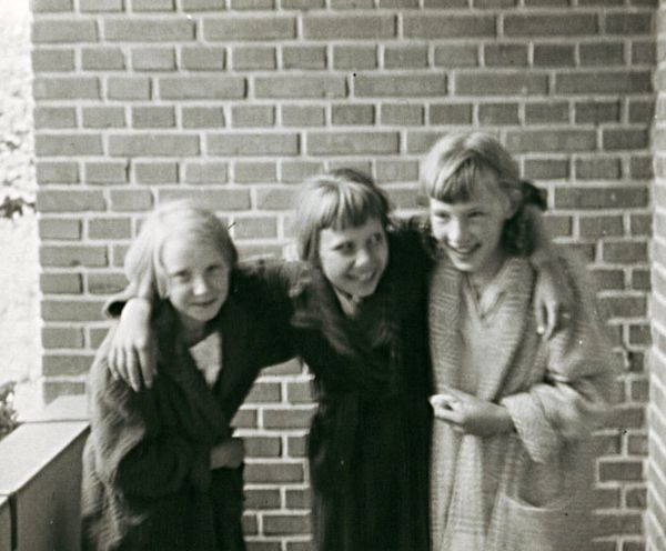 1961/62 
Randi sammen med 2 piger på udveksling fra norden.
Nøgleord: Randi