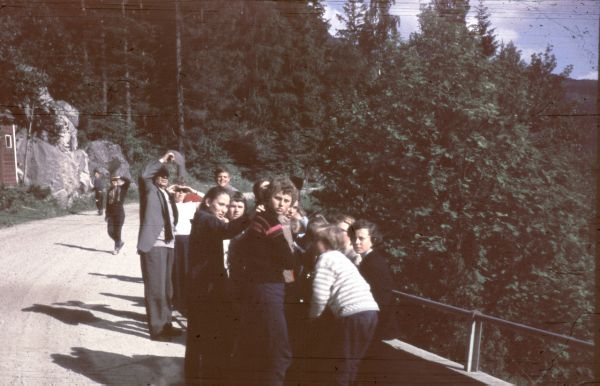 1959-06-05
En flok på vejen 
Nøgleord: lejrskole
