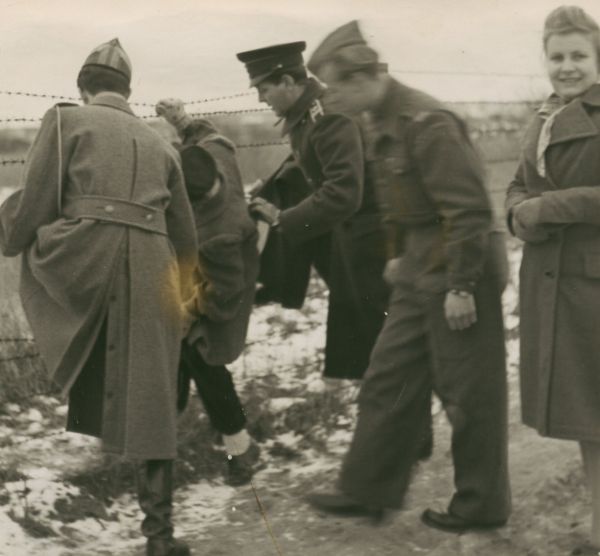 1946/47
Erik er pressechef i Den danske Brigade, der ligger i Jever.
Nøgleord: Erik