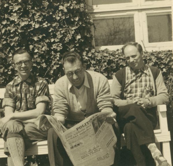 1954 
Far - yderst til venstre - sammen med medkursister i Geneve
Nøgleord: Erik