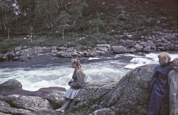 1959-06-06
Tove Feldager, Else Marie, Tove Flodgård
Nøgleord: lejrskole;tove feldager;else marie;tove flodgård